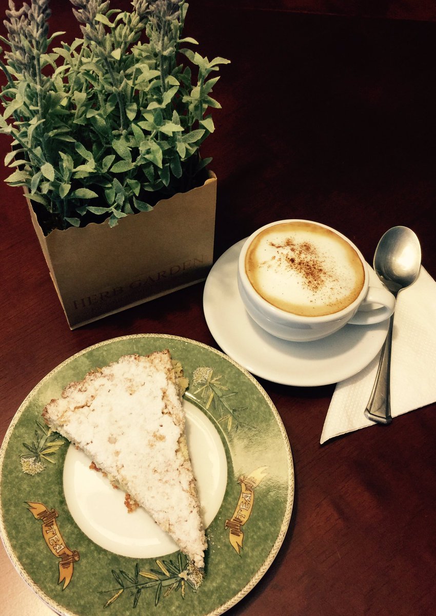 MathildePastel's tweet photo. Qué tal una Tarta de Almendras con tu café!! https://t.co/uTuWkWEU2z