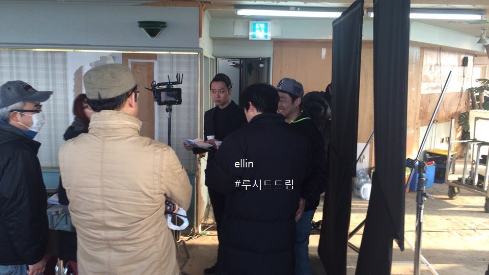 ellintic's tweet photo. #박유천 #루시드드림개봉 #고수 #설경구 #강혜정 약속지키러 왔어요 ㅋㅋ 너무 많은 분들이 알티해주셔서 깜짝 놀랐네요 ㅋ 감사합니다~ 부디 이 사진을 보신 분이 없기를 바라며 ㅋㅋ #루시드드림 많이많이 봐주세요!!! https://t.co/DgV5XepU7C