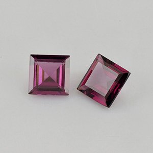 rasavgems's tweet photo. #ShopNow 12.72 ct 6x6x3.4 mm #AAA Square #Eye Clean #RaspberryRed @RhodoliteGarnet From @rasavgems.More info visit https://t.co/xD6S4dCfJZ https://t.co/PKQ0OHOBSN