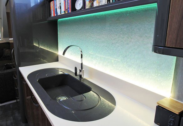 designandbuild's tweet photo. Latest project. Stunning combination of Silestone quartz and back-lit "cracked ice" glass. @Silestone @MWS_worktops #contemporarydesign https://t.co/y82pConbWT