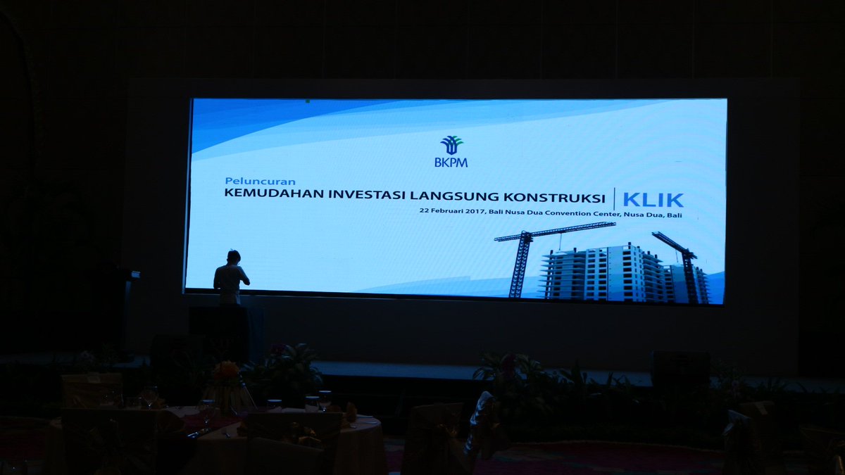 bkpm's tweet photo. All set up. Join us as we #livetweet Peluncuran Kemudahan Investasi Langsung Konstruksi (KLIK). Use the hashtag #KLIK2017 to join in! :D https://t.co/kb1teXLtTP