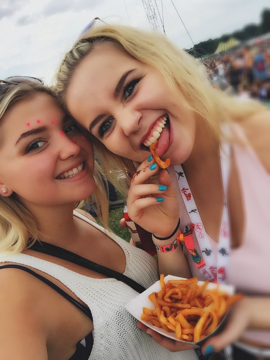 katestanyard's tweet photo. Happy 18th @chlonicklinson 🎈💃🏽 hope you're having a lovely day, can't wait to celebrate this weekend.. loooove ya!!! 🍾💘 https://t.co/LYm2jEXZdC