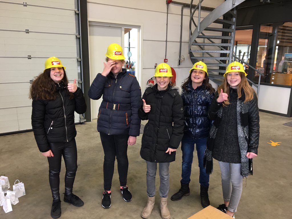 Nokkenwiel's tweet photo. @maat4pl we leren veel en mogen leuke dingen doen! #groep8a https://t.co/NefD3HRdEu