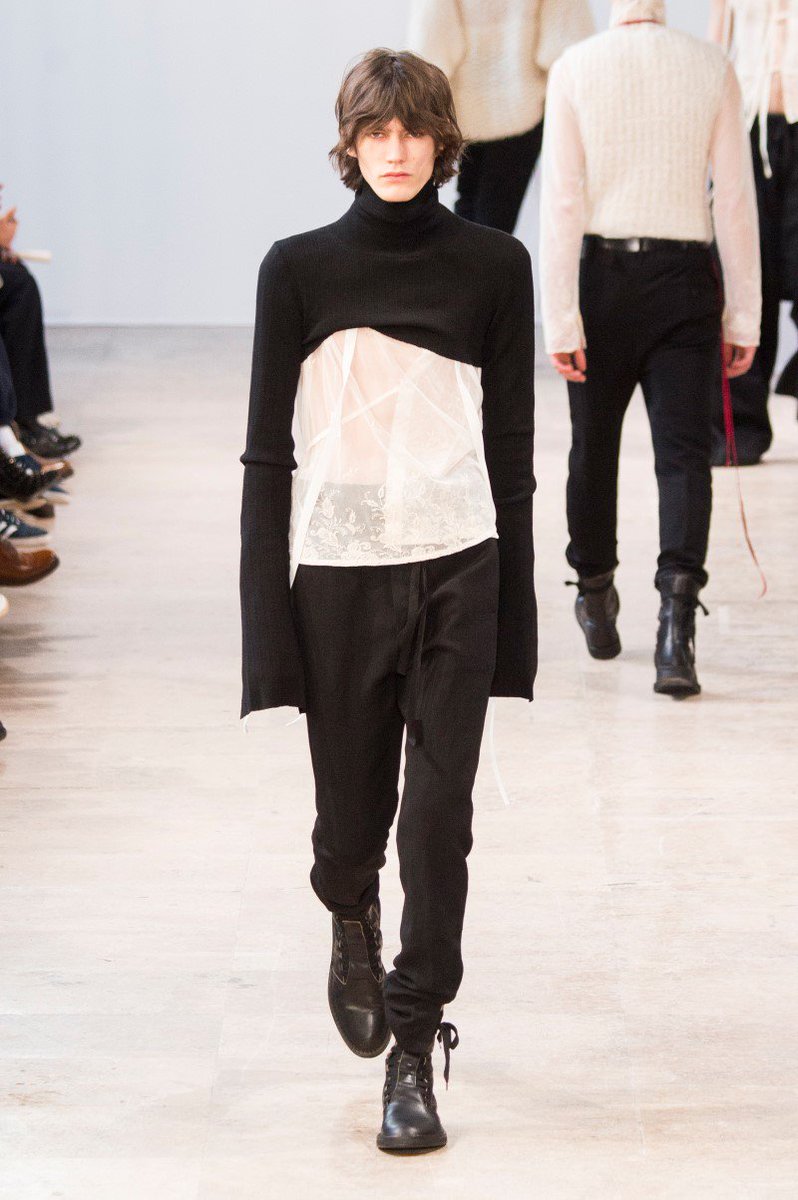 HommeEssential's tweet image. #Punk #Rock #Romantic Spirit met Gender-pending at #AnnDemeulemeester #FW17 #Collection - goo.gl/NLJCSq