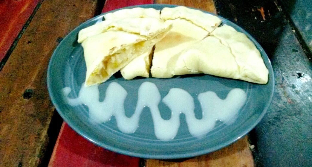 HalloSolo's tweet photo. Sesuai dg tema bln februari yg manis nih guys 😀
Cobain yuk sweet calzone nya @HalloSolo 
Harga bersahabat loh https://t.co/TfN7nWgOol