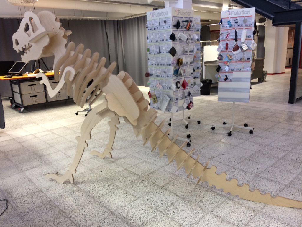 tuulikurkipaa's tweet image. Dino! Ei tarvita kuin malli netistä, cnc-jyrsin ja kesäteekkari @TampereUniTech #tutlab