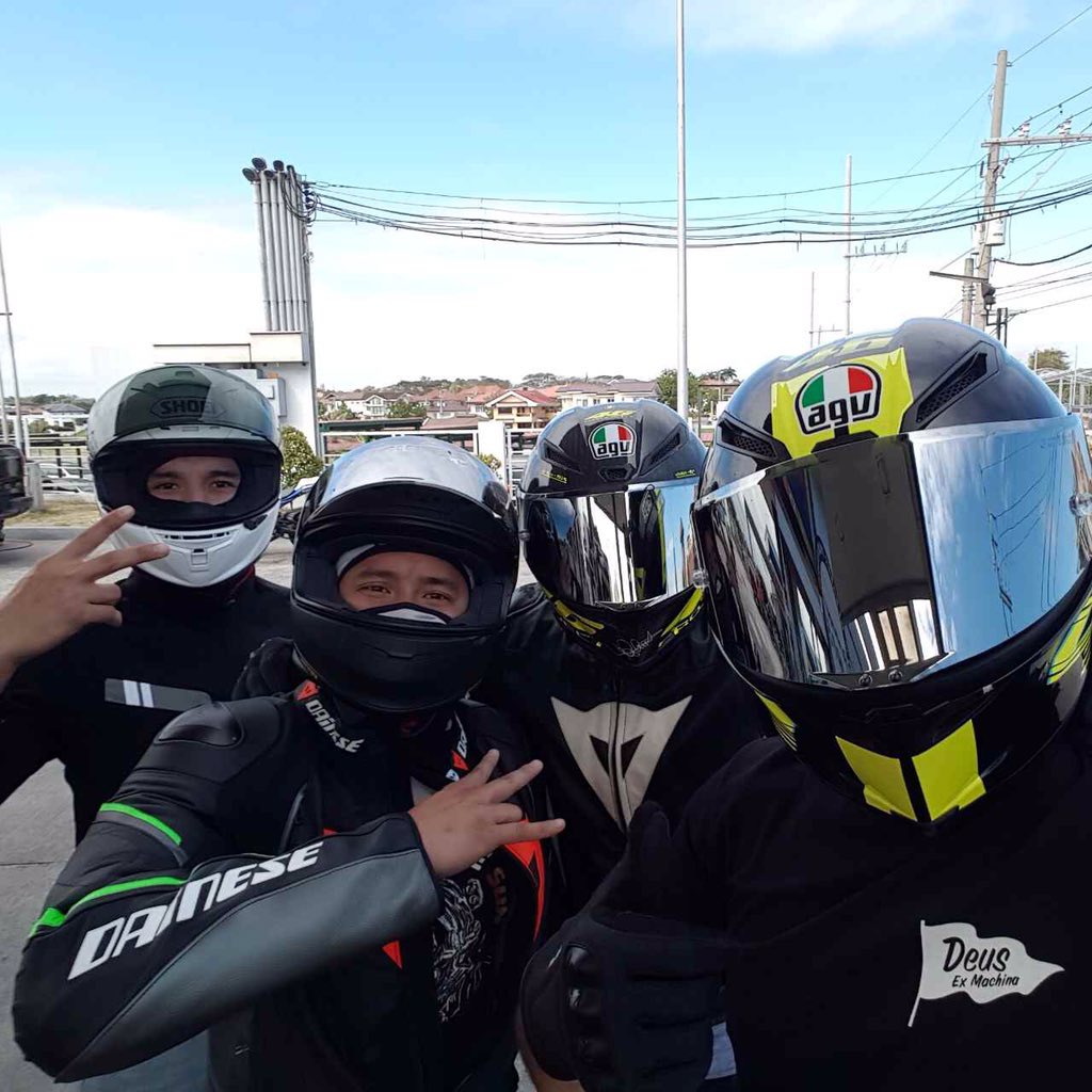 MrAliKhatibi's tweet photo. Morning ride👊 #yamahar1 #suzukigsxr  #kawasakizx10r https://t.co/76c8hdfq0u