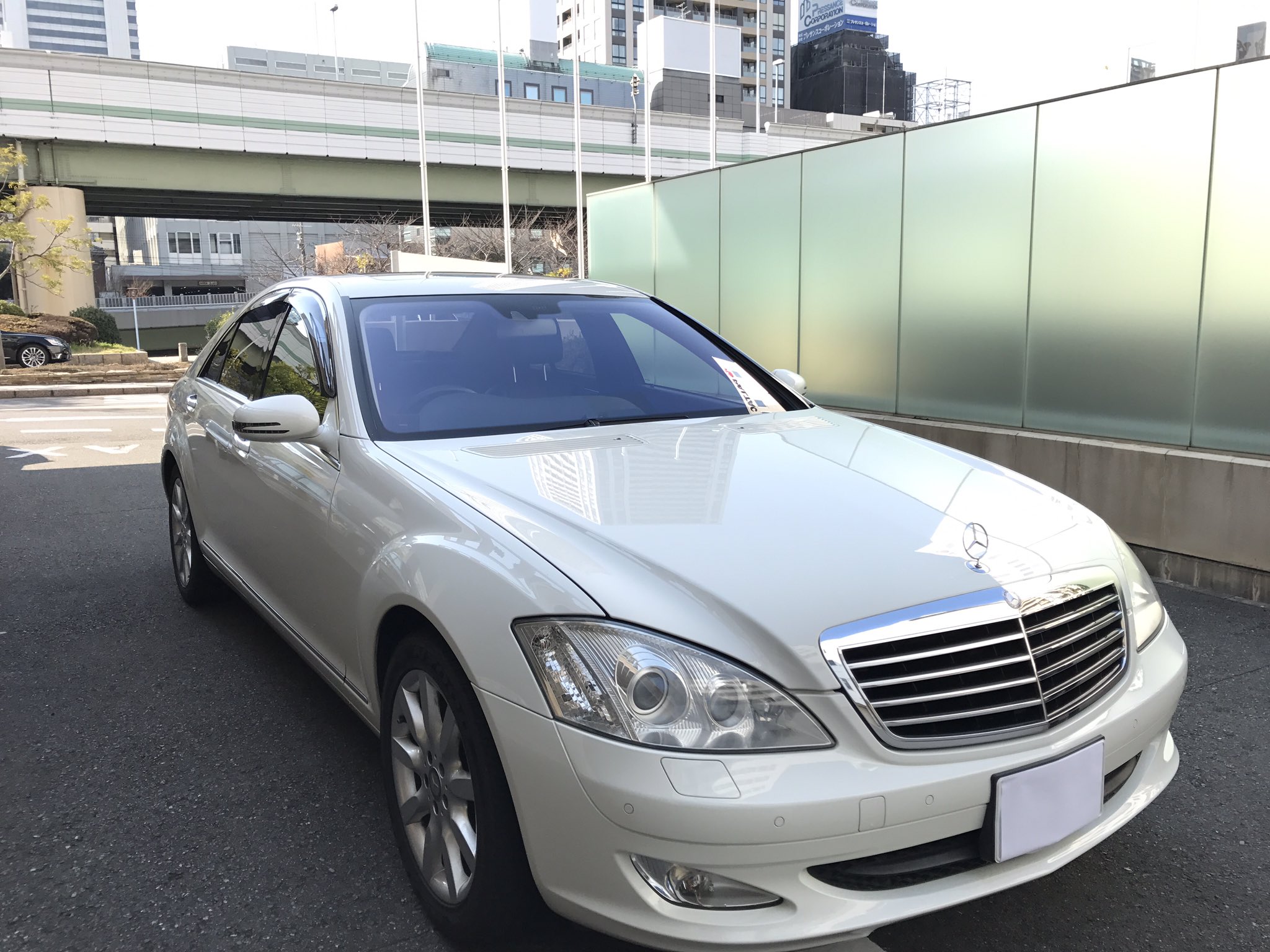 大阪 中古車販売 平成年 メルセデス ベンツ S350 ラグジュアリーpkg 後期仕様 ヤナセ正規ディーラーにて点検 整備を行なっていたお車で記録簿多数あります 走行距離は万キロになったところです 車両価格123万円 車売ります メルセデスベンツ S