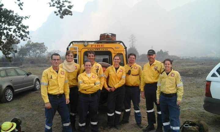 vwsfires's tweet photo. #KylemoreFire Last night a @vwsfires crew was deployed to the fireline joining many others agencies trying to bring blaze under control. https://t.co/ve0eW7ZSAH