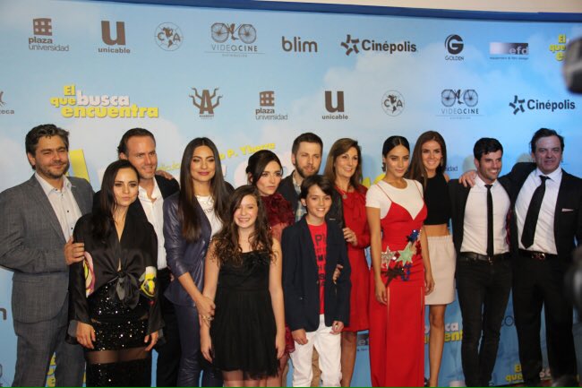 AnaBrendaCTexas's tweet photo. Foto de @anabrendac en la premiere de #ElQueBuscaEncuentra 😊❤ https://t.co/v8qeeWy1q8