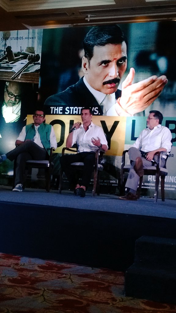 Akkistaan's tweet photo. Live Pics: @akshaykumar sir is right now at the success of the #SuperHitJollyLLB2 press meet. JOLLY HITS CENTURY https://t.co/Q7uMBJ0Fwt