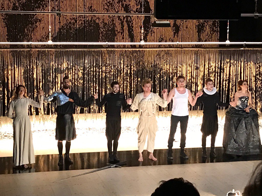 DominiqueRacle's tweet photo. Eric #Vigner réveille le mythe de #Tristan au @T2G_tweet avec une bande de jeunes Comediens talentueux. https://t.co/qXUZqssEEp