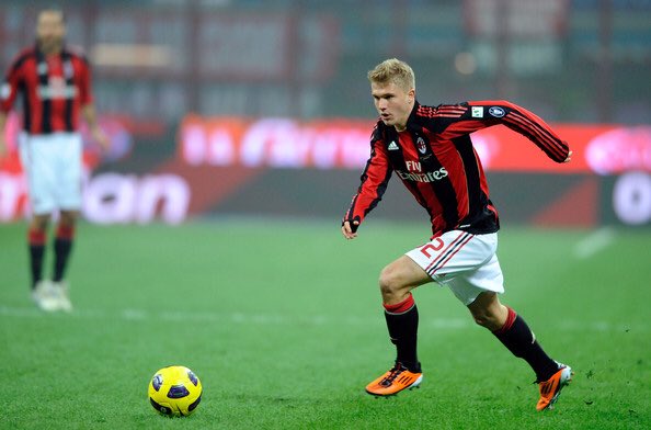 Flo_ACM_'s tweet photo. Alles Gutes zum Geburtstag @amerkel52! #AM52 #ForzaMilan https://t.co/q4k2cjTWWZ