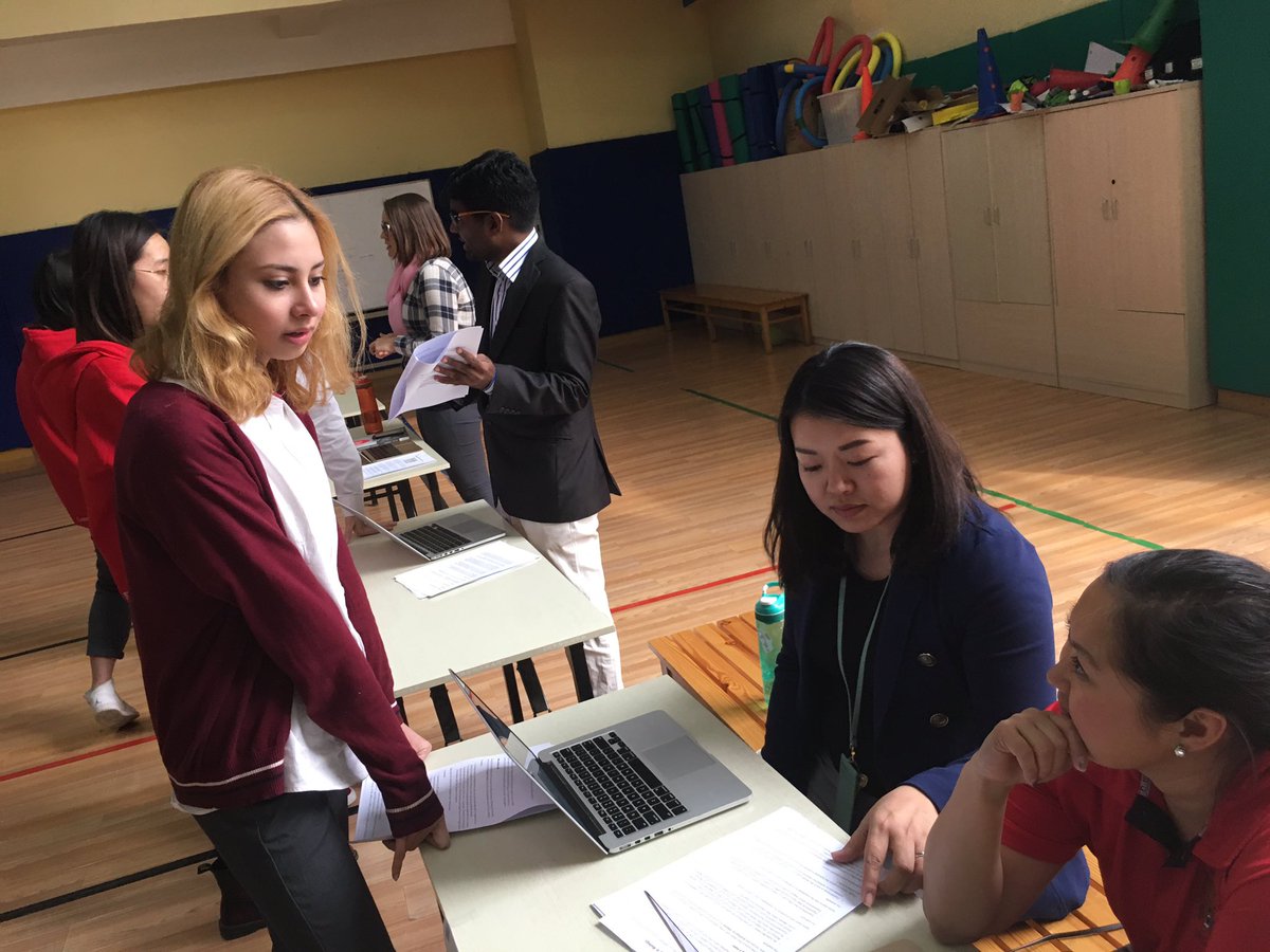 Students and DP teachers discussing potential EE choices. #mycisb