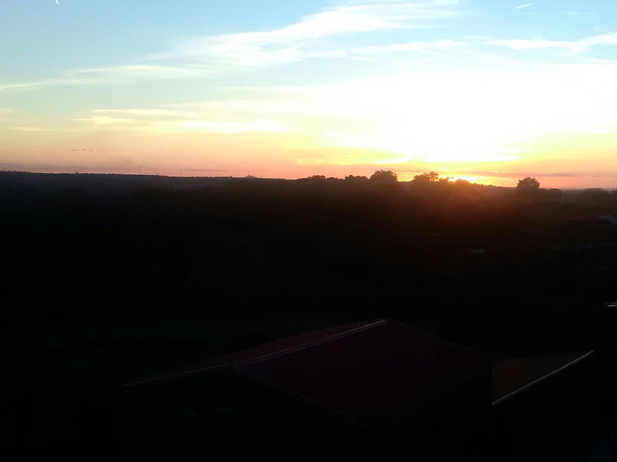 CyLEsVida's tweet photo. Atardecer y alrededores en Bermellar #Salamanca vía @PILY103 https://t.co/CS7P5iUTxs