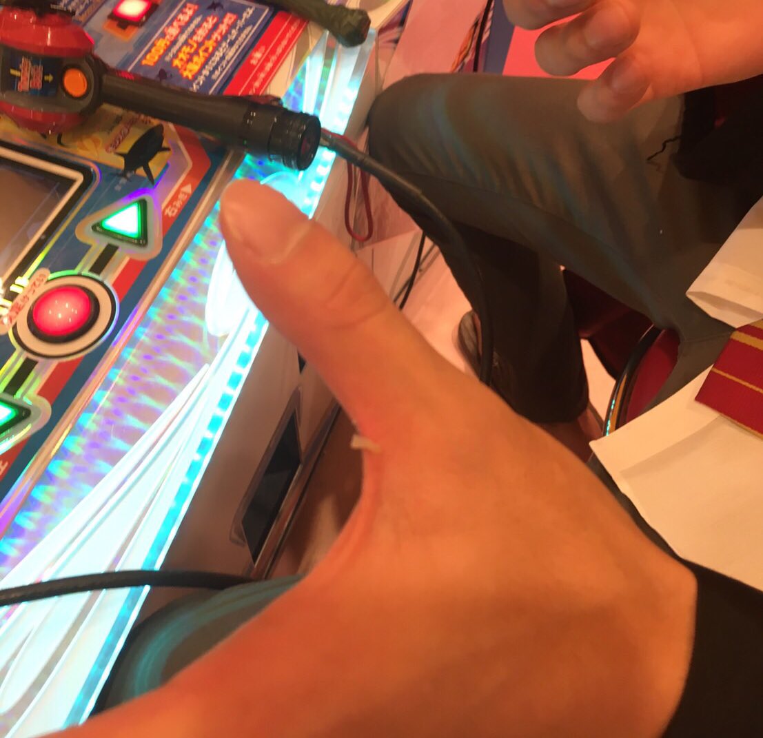 hajimesyacho's tweet photo. 買い出し行ってて少しだけ釣りのメダルゲームを本気でやってたら両方の指のマメができて潰れて何にもやる気なくなった https://t.co/uxejofYbzO