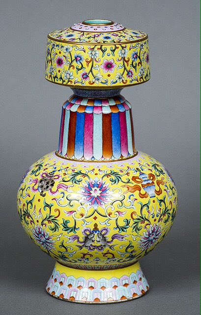 will_axon's tweet photo. Sale day II - who doesn't need an Imperial Chinese vase in their lives? Follow live @thesaleroom https://t.co/qXns8gHyQE https://t.co/LR2PiVa8ad