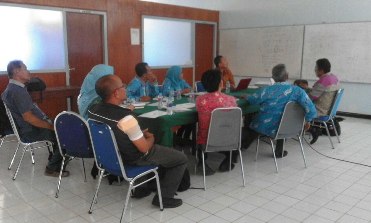 MitraIntimarga's tweet photo. Our presentation of Ground Penetrating Radar (GPR) IDS Stream C (from Italy) at University of Bengkulu https://t.co/DosSpm34qL