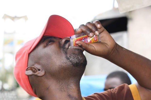 Serikali imeweka masharti magumu matano kwa wanaotengeneza pombe za kienyeji na kuweka kwenye viroba. #Headlines <a href="/lakefmmwanza/">Lake Fm</a>