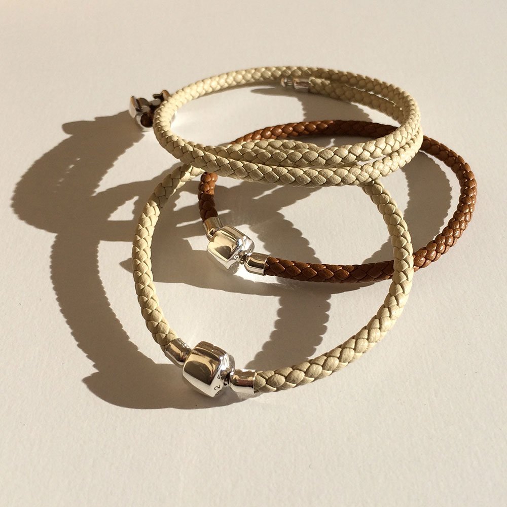 thesilvergift's tweet photo. Italian Leather and Silver Bracelets from £34 #accessories #jewellery #leatherbracelets #leatherandsilver #leatherjewellery #fashion https://t.co/byUQcXRHOy