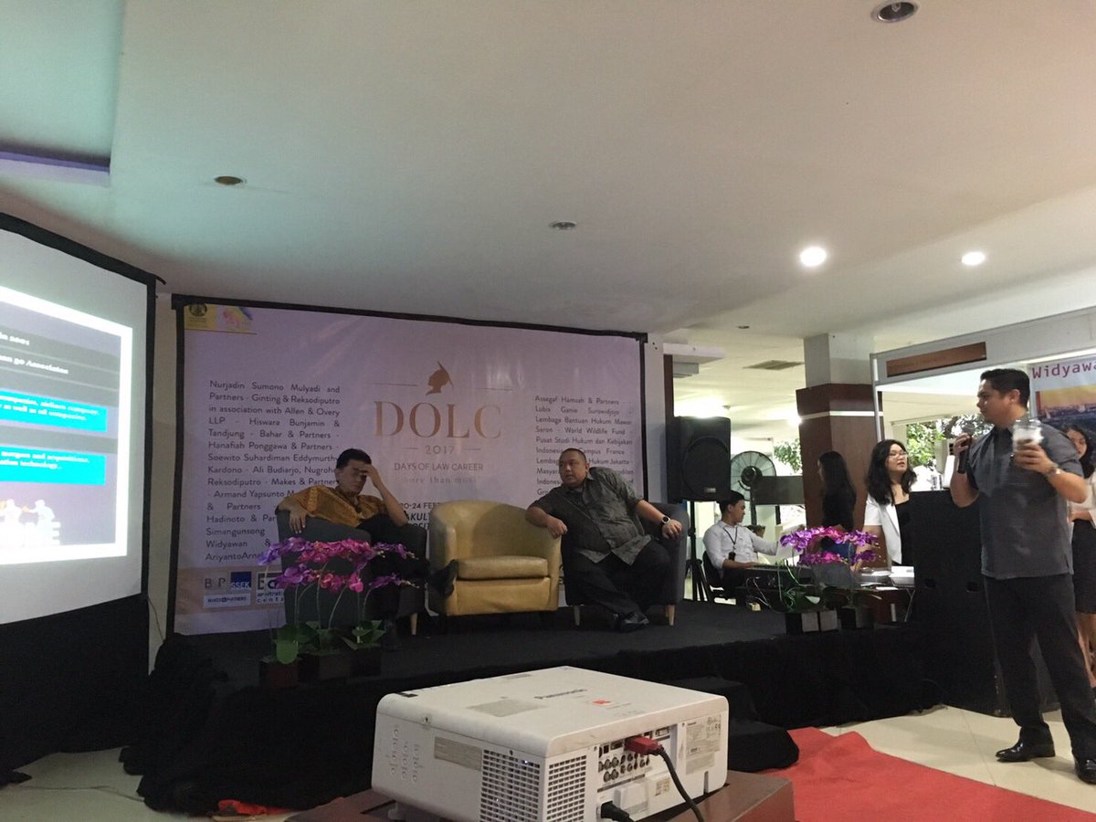 Saat ini sedang berlangsung presentasi instansi dari Assegaf Hamzah &amp; Partners di lobby FHUI