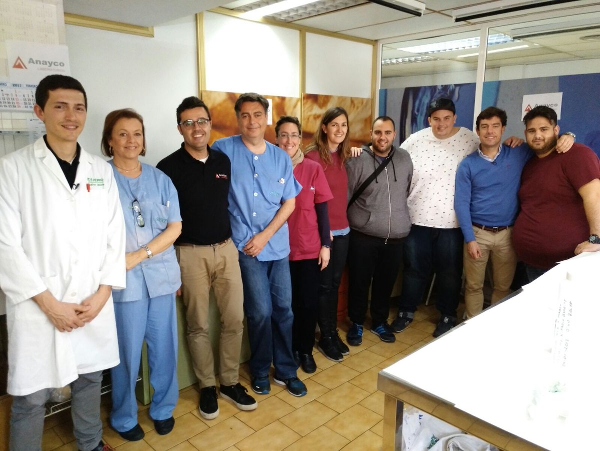 lab_anayco's tweet photo. Hoy nos visitan de @labasculaTV de @canalsur para medir el contenido en azúcar de diferentes productos.Salimos el domingo 12 de marzo 21:30 https://t.co/KfpVpyjP2K