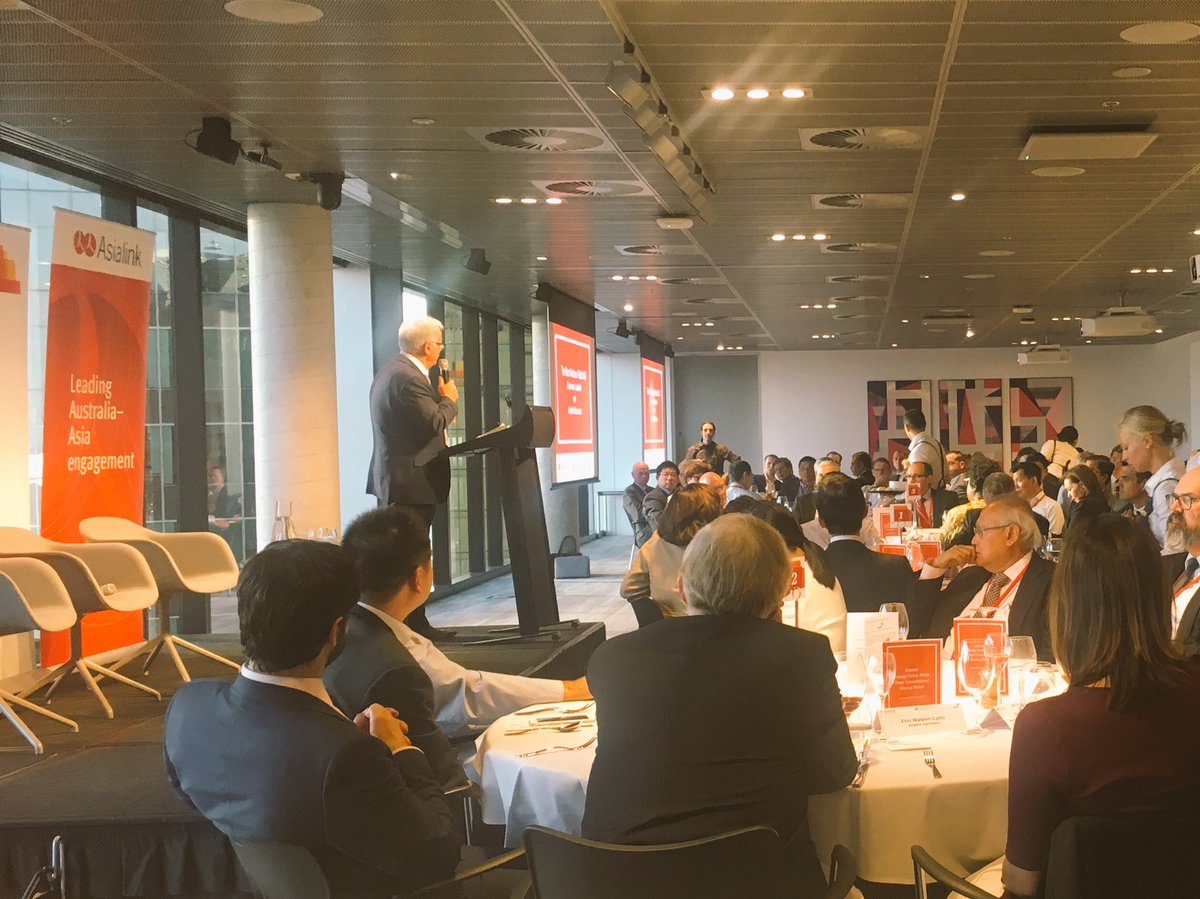 CalFoulner's tweet photo. Hon @AndrewRobbAO having fat chats at @_Asialink_ Foreign Policy Whitepaper closing dinner @PwC #asiacapableaustralia https://t.co/c5etblP5XX
