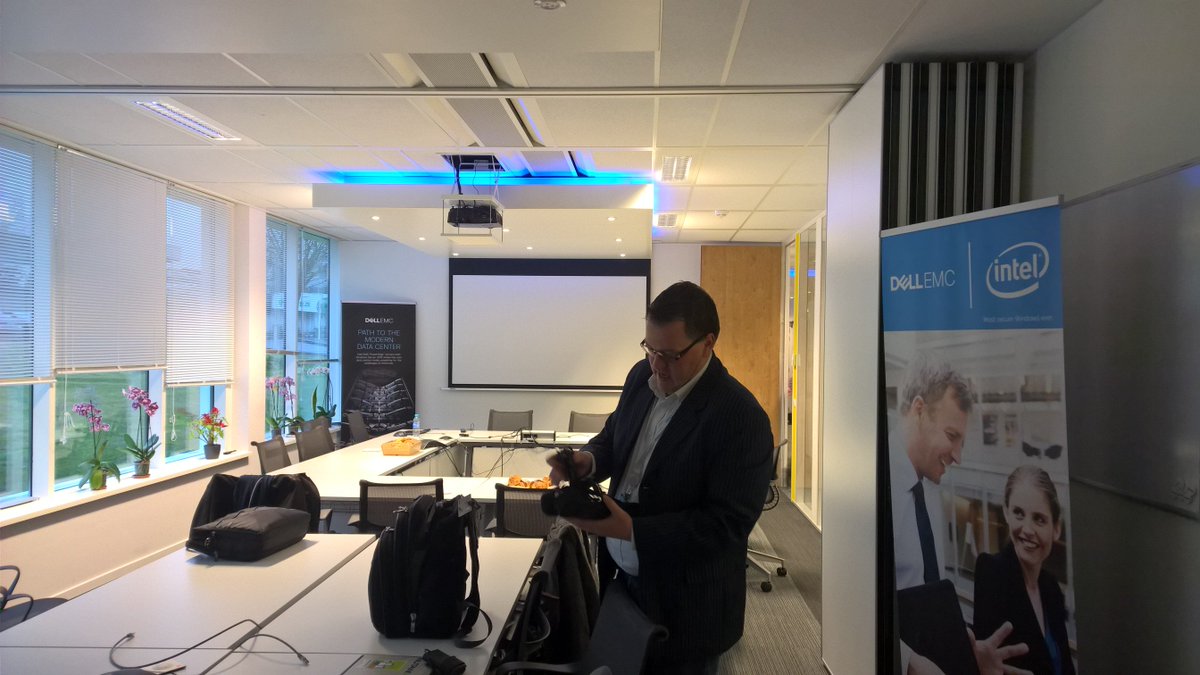 MattiasAtDell's tweet photo. #DELLEMC Expert club on HCI getting ready https://t.co/ryCoeB3ggJ