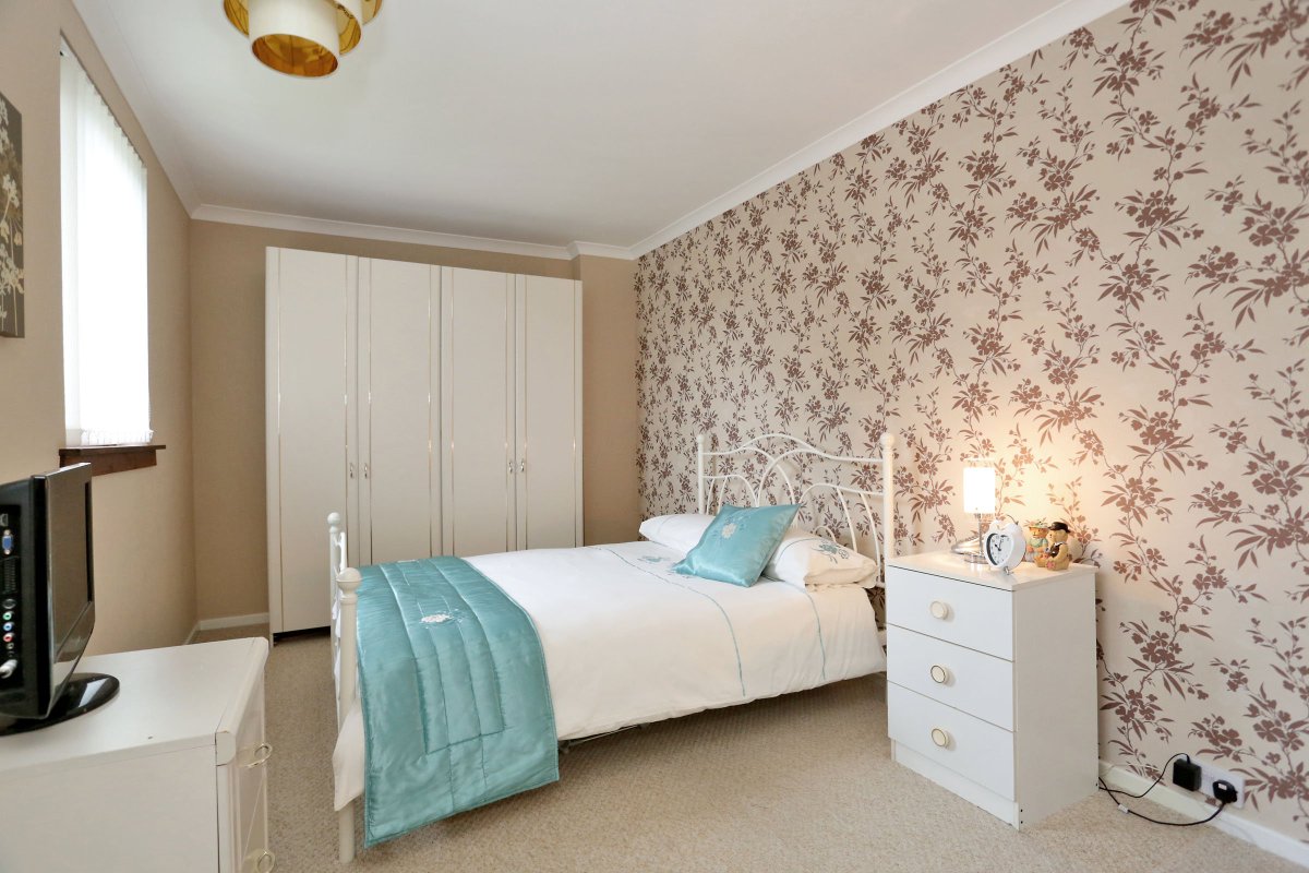 1 Wardhead Place, Aberdeen, AB16 6PS 

Offers Over £143,000

We are delighted to offer for sale this lovely Two Bedroom Semi-Detached Villa