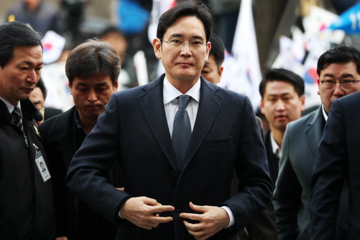 FortuneMagazine's tweet photo. Samsung’s leadership crisis may be worse than you think https://t.co/gINTZTcD5p https://t.co/2V1Xr6zlui