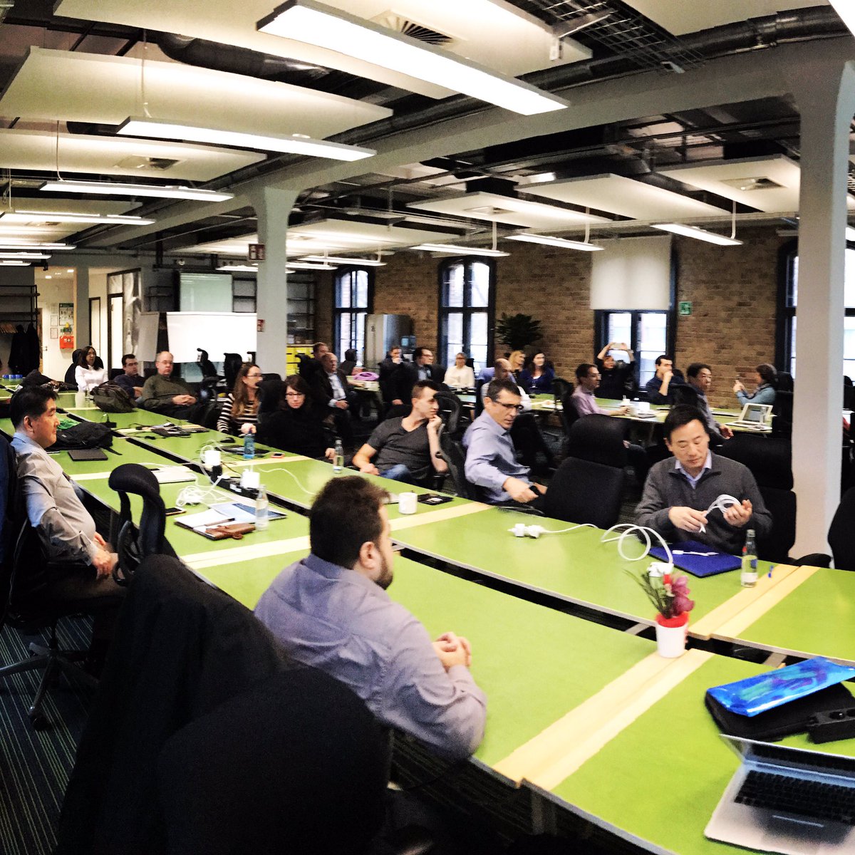 Ready to roll Hivelab.Enterprise Innovation workshop at EUREF Campus Berlin. 
Great energy of very smart Executives in the room! #Innovation