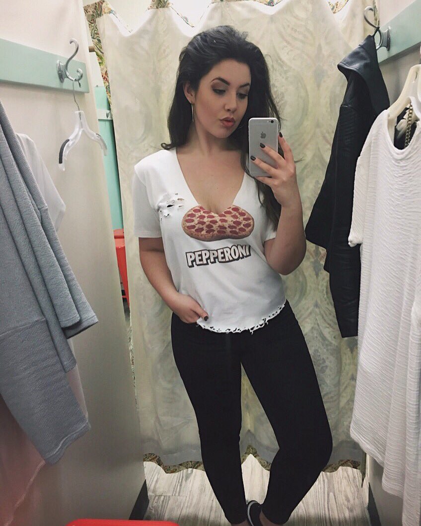 Domeniquex's tweet image. Thrift stores always take a 🍕my ❤@buffaloexchange #LA #thriftstoresteal  #pizzapriorities