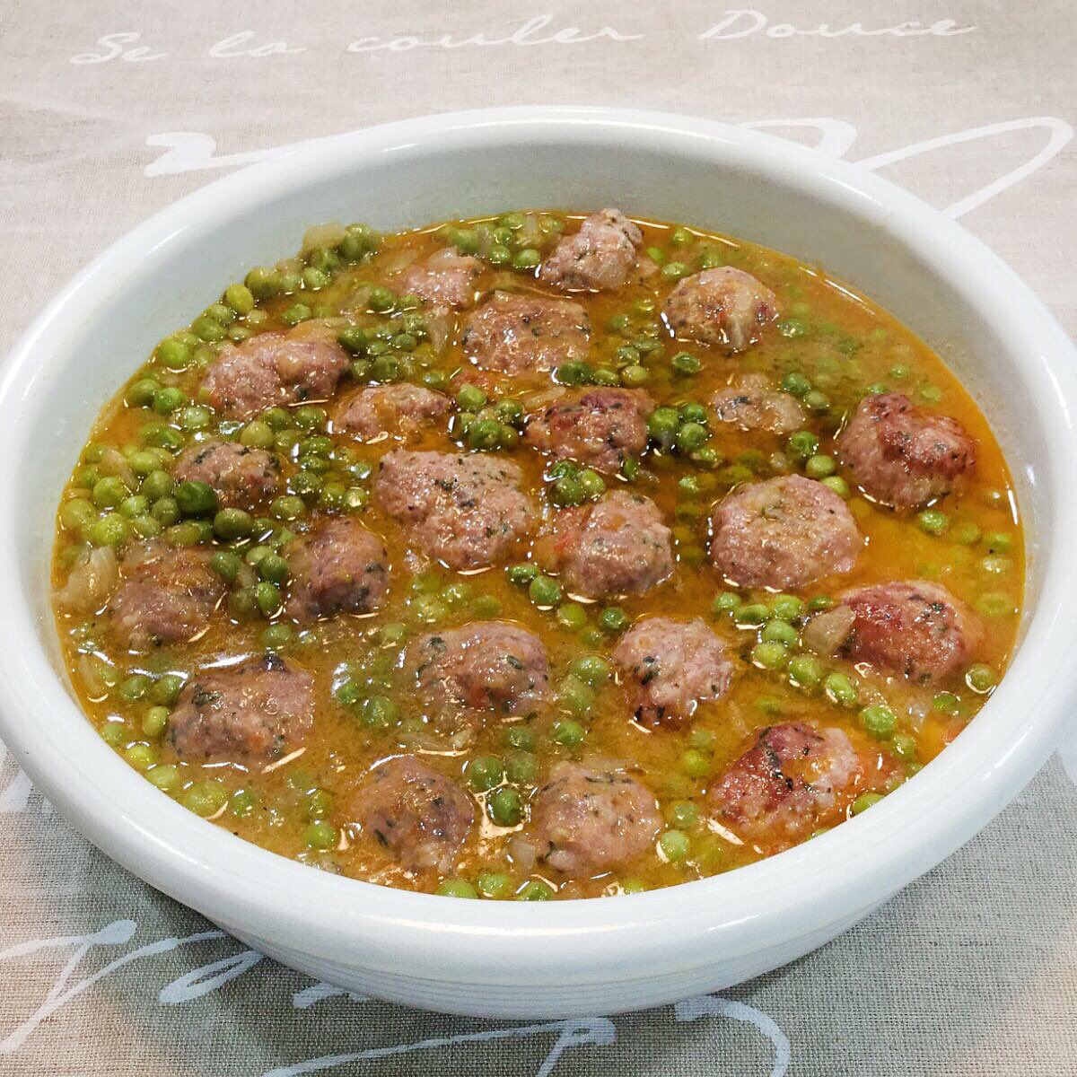 Las albóndigas con guisantes de plato principal durante el mediodía, os lo recomendamos 🔝👌🏻