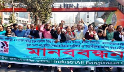 robaneta's tweet photo. Suma't a la protesta! 24 de febrer a les 12h davant el consolat de #Bangladesh a Barcelona #everydaycounts https://t.co/gvNjhfBoyZ https://t.co/fVBDYhC6sb