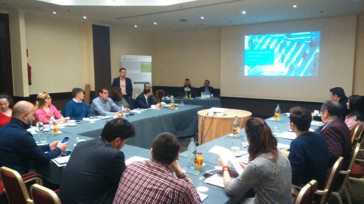 anamgoncar's tweet photo. Lleno total en la sesion con clientes con    presentando el modelo colaborativo en el despacho profesional #Eventoswk #a3asesor @WKAsesores https://t.co/2Yl6dRugzJ