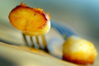 Garry_MODO's tweet photo. A picture from a shoot at the Wembley Stadium for Chef Kieran Moore's Scallops. #photography #garrymodo #Wembley #chef #scallops #food https://t.co/O2osmdFnR4