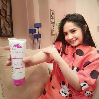 sofie_su's tweet image. Fair n pink body serum
Untuk memutihkan seluruh tubuh 
Harga 110.000 
Pin bb 58477FE0