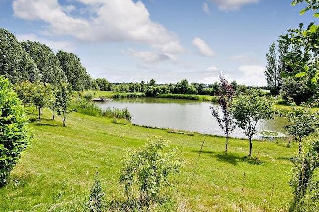 Yay! Our first site in #Cambridgeshire - beautiful #lakeside #field #woodland and #LandscapedGardens all available - hireafield.com/cambridgeshire