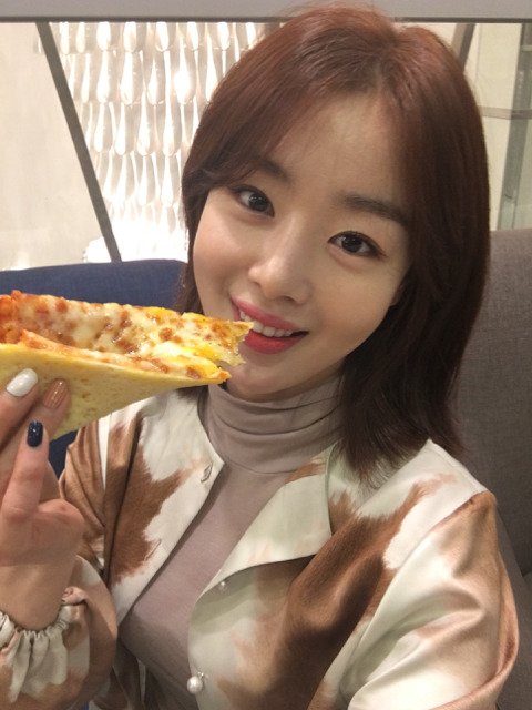 AttractiveHSH's tweet photo. 170222 선화양 프롬글 - 저에요.. https://t.co/UOIgPXw7IA https://t.co/K26pMhs0QJ