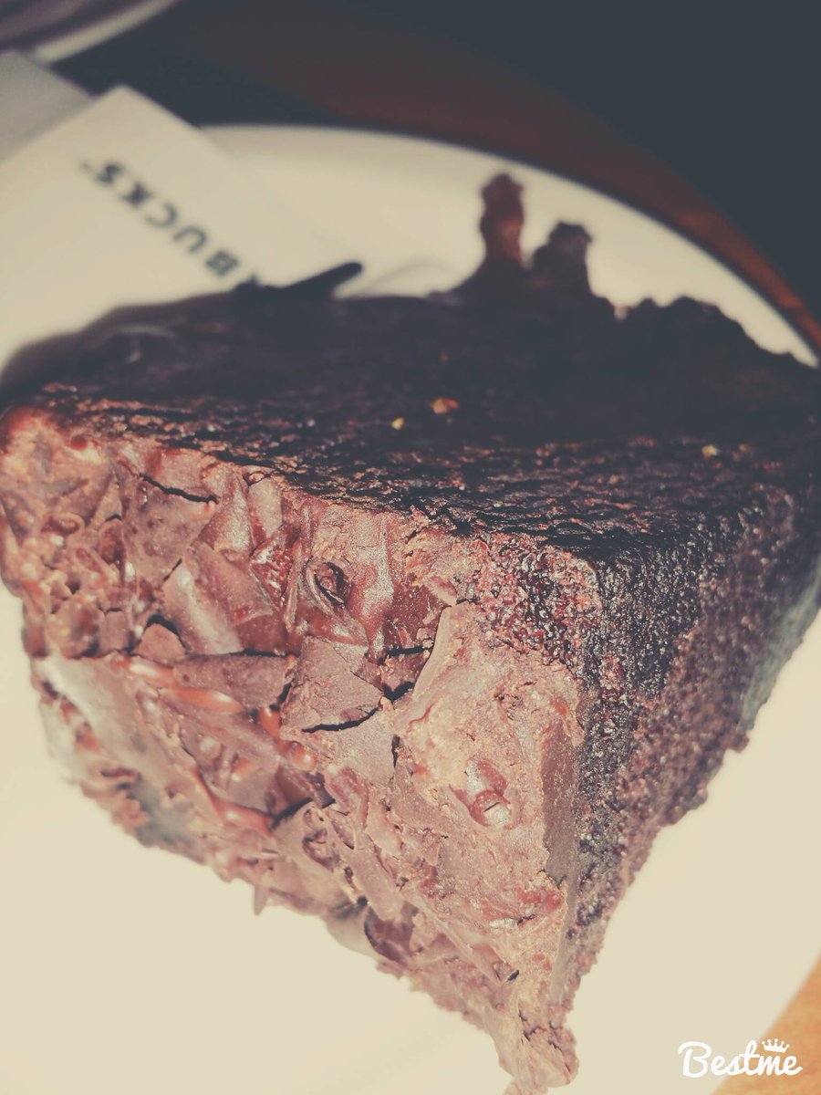 _gossip_witch's tweet photo. Best cake in town - best friends in the world! :* #BreakfastWithMyBesties #ThisIsUs @_E_LIZ_abeth @Oakshaft ☕🍰 https://t.co/cGpMQw6CHM