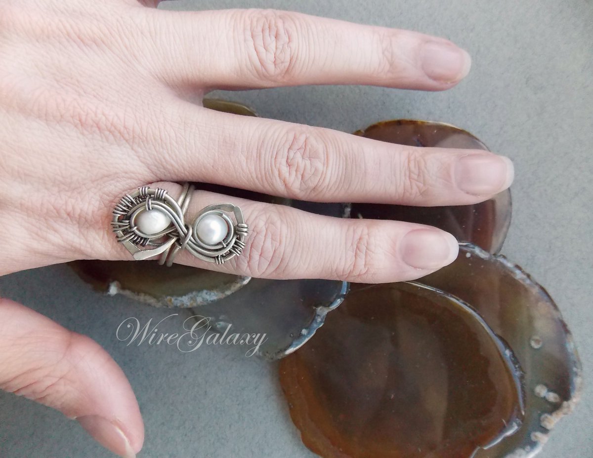 copper_amulet's tweet photo. https://t.co/WY5nmLylHo #ring #pearlring #StatementRings #pearl #wirering #wedding #etsy #etsymntt #EtsySeller #wirewrap #ooak #wiregalaxy https://t.co/K9l5z2oS7E