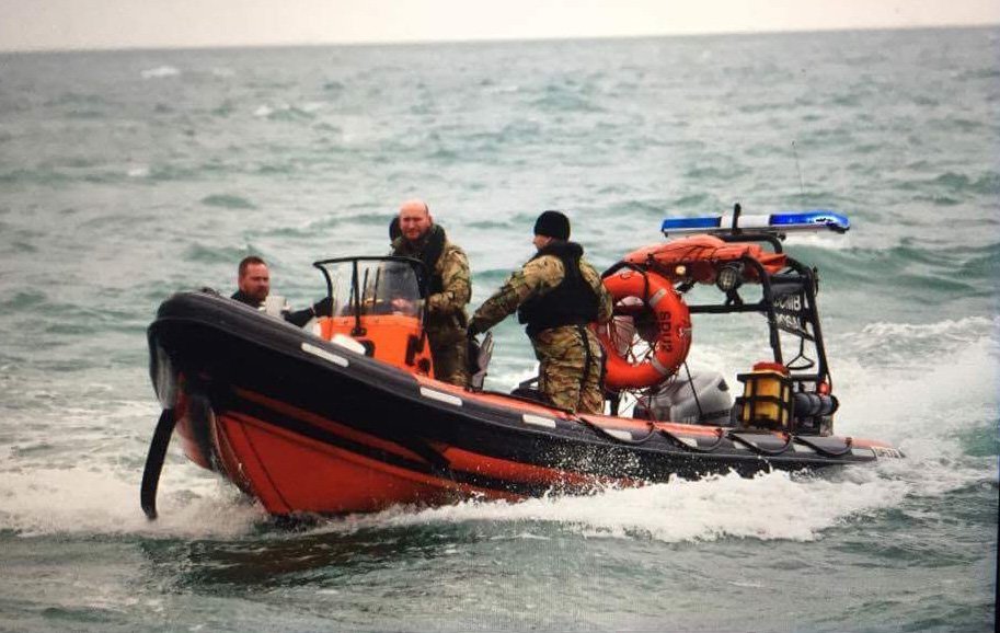The <a href="/RoyalNavy/">Royal Navy</a> Southern Diving Unit team are dealing with the #WW2 bomb found in #Portsmouth Harbour this morning