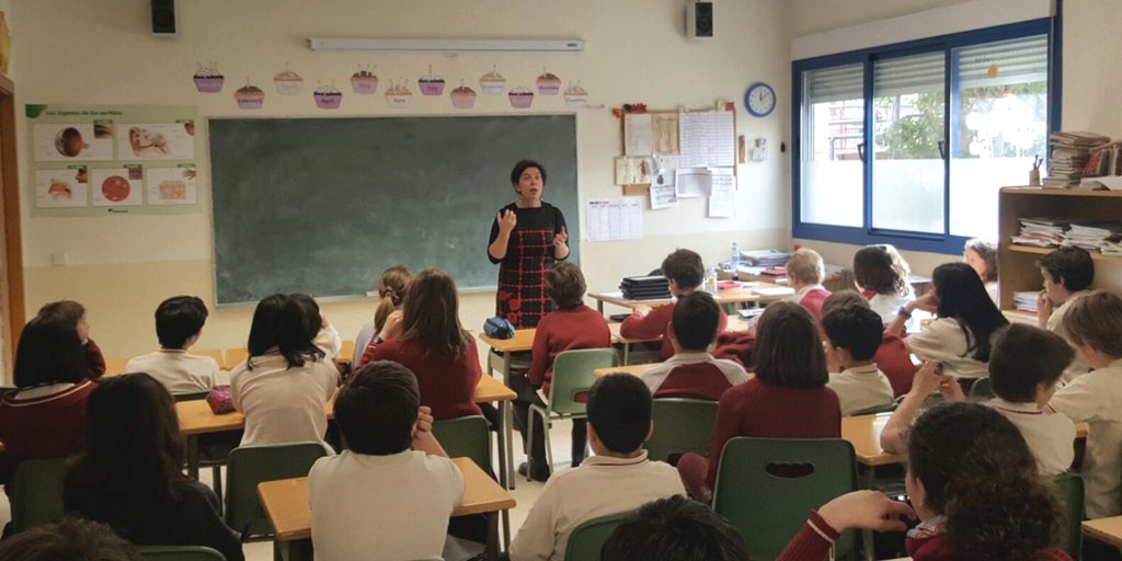 Colegio_Areteia's tweet photo. Ayer #InmaLuna acercó la #poesía a los #alumnos de #EducaciónPrimaria. ¡Fue un placer contar con su presencia en #Areteia! https://t.co/ijiEm14PJf