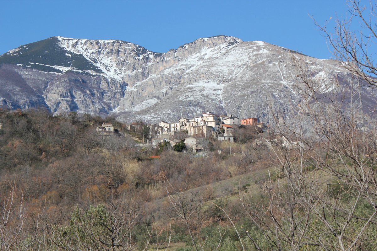 schydoo's tweet photo. La #MaiellaMadre come la vede la collina di #CivitellaMesserRaimondo https://t.co/43n0BTV1Nh