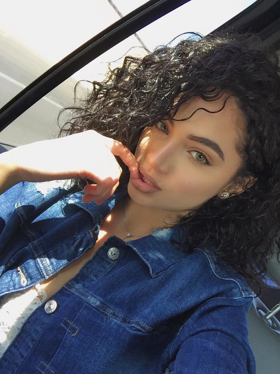 sexplicitmami__'s tweet photo. Curly headed cutie ✨ https://t.co/zyKDgf5iBE