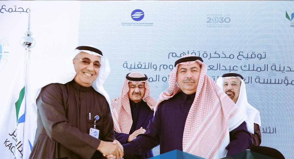 swa_gov's tweet photo. التحلية توقع اتفاقيتين مع مدينة الملك عبدالعزيز لتطبيق تقنيتين مبتكرتين على مستوى التجاري تحقيقا لرؤيةالمملكة 2030 https://t.co/DDhxgd6Wln