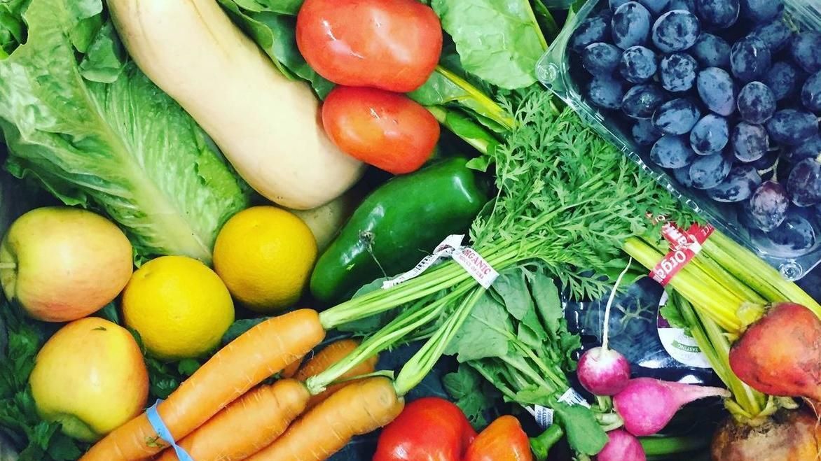CivilEats's tweet photo. As California's organic farming pioneers age, a younger generation steps in https://t.co/EWTdYhMEiK https://t.co/3y9Z5TjcGz