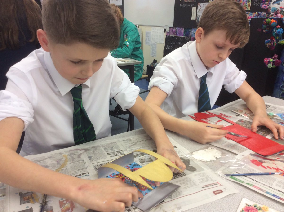 Arts_Grange's tweet photo. Miss Picken's yr8 class making their shrines for the fantastic "viva la Frida" project #fridakahlo #paintandmake https://t.co/JlrdxaeJ4O