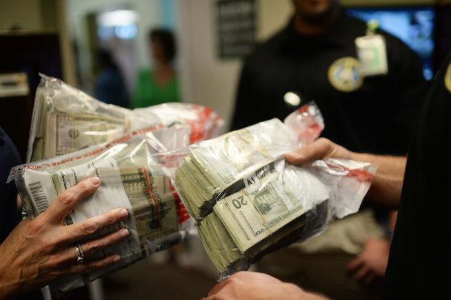 _DiegoPellicer_'s tweet image. Oregon marijuana tax revenue is crushing original estimates dlvr.it/NRrKPN