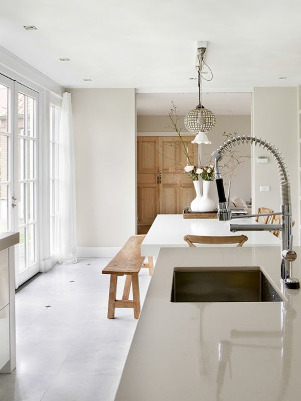 Themood4design's tweet photo. Charming dutch kitchen in white 
 #homedecor #kitchen #dutch #white #wood #interiordesign #style #light 
https://t.co/iA0zGvfamD https://t.co/y9q3lnd08N